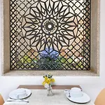 Domus فندق 3*