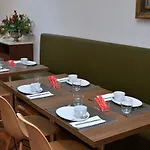 Domus فندق