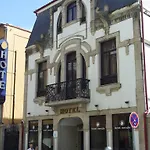 Domus فندق